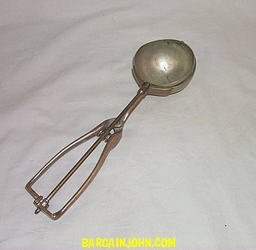 Vintage Ice Cream Scoop Stock Photo - Download Image Now - Appliance,  Brass, Commercial Kitchen - iStock